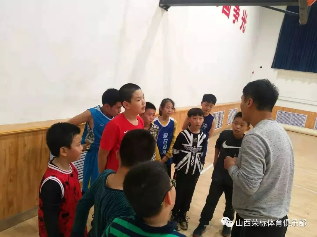 篮球双球训练要注意什么_0
